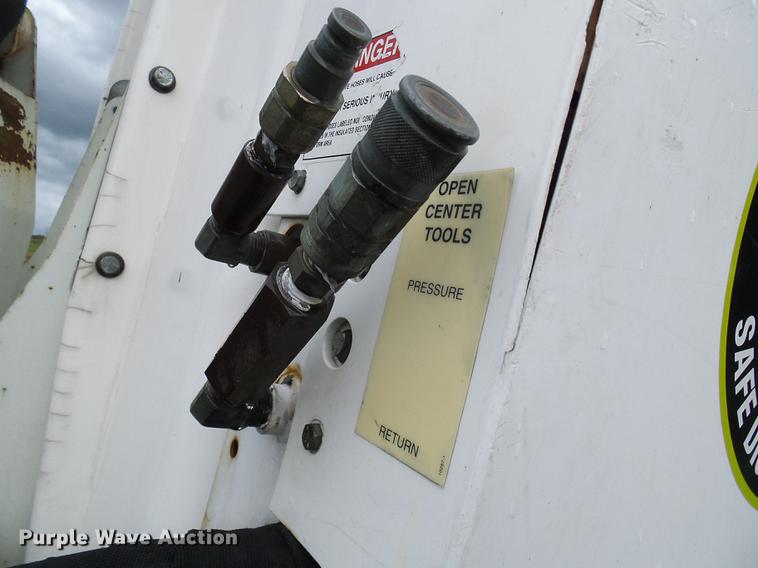 image for item DD8577 2002 Ford F550 Super Duty bucket truck