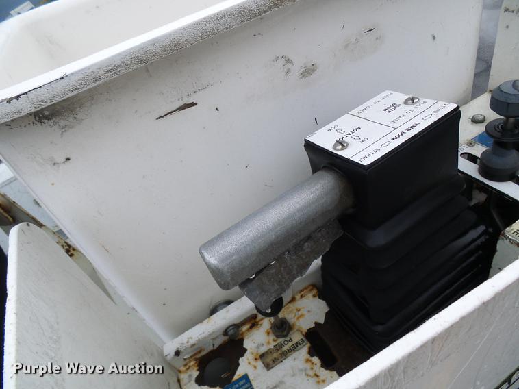 image for item DD8577 2002 Ford F550 Super Duty bucket truck