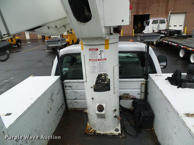 image for item DD8577 2002 Ford F550 Super Duty bucket truck