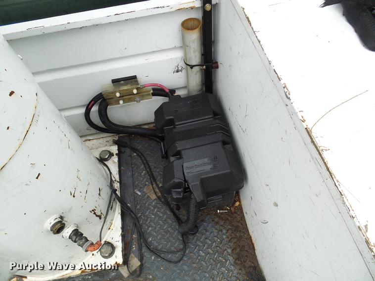 image for item DD8577 2002 Ford F550 Super Duty bucket truck