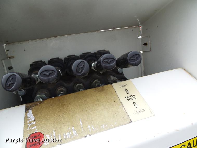 image for item DD8577 2002 Ford F550 Super Duty bucket truck