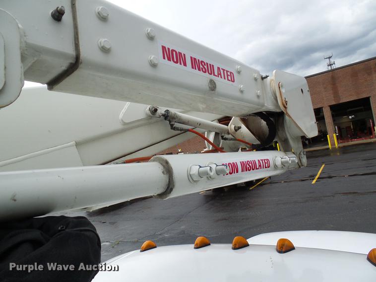 image for item DD8577 2002 Ford F550 Super Duty bucket truck