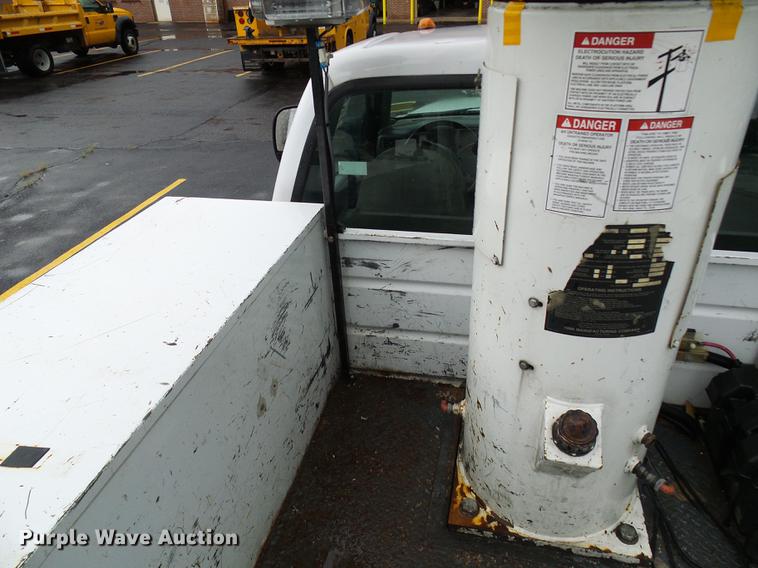 image for item DD8577 2002 Ford F550 Super Duty bucket truck