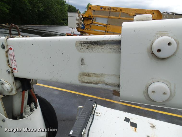 image for item DD8577 2002 Ford F550 Super Duty bucket truck