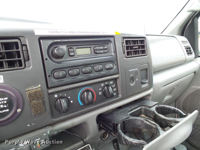 image for item DD8577 2002 Ford F550 Super Duty bucket truck