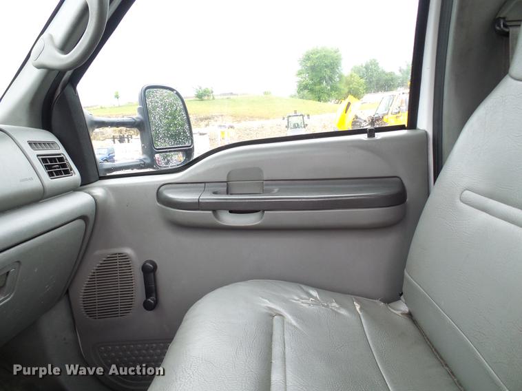 image for item DD8577 2002 Ford F550 Super Duty bucket truck