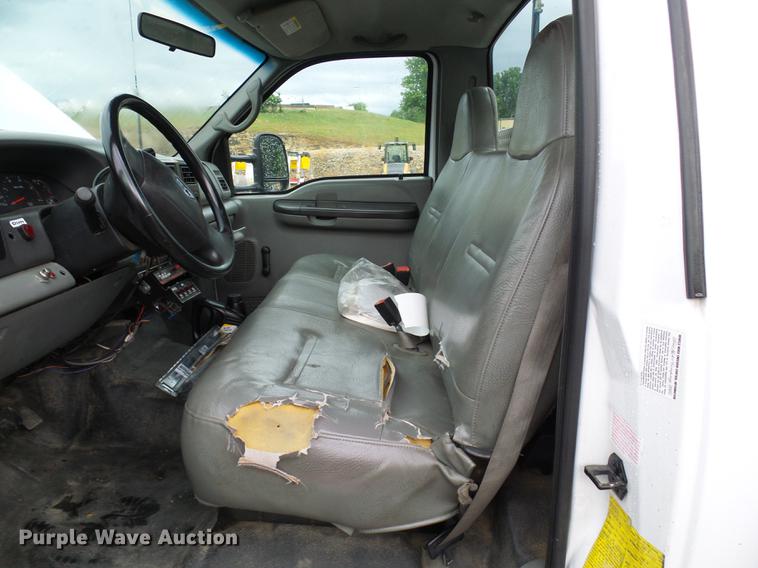 image for item DD8577 2002 Ford F550 Super Duty bucket truck