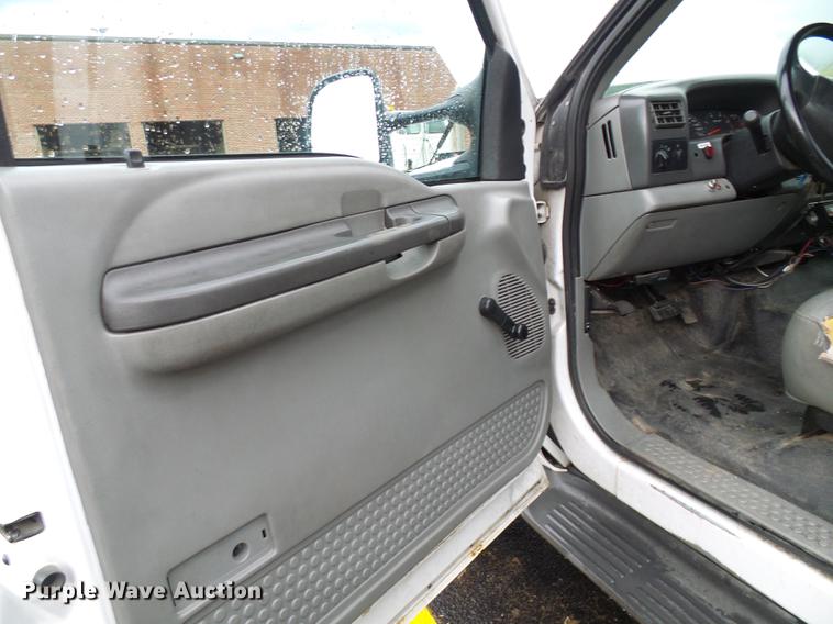 image for item DD8577 2002 Ford F550 Super Duty bucket truck