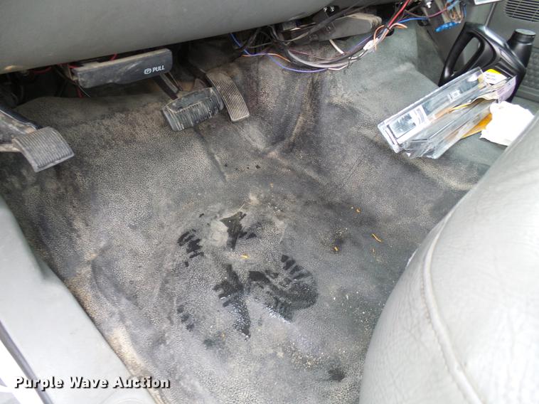 image for item DD8577 2002 Ford F550 Super Duty bucket truck