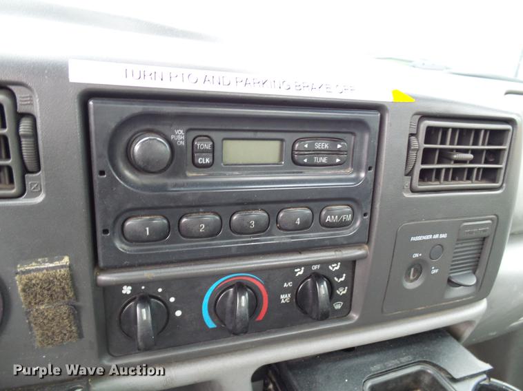 image for item DD8577 2002 Ford F550 Super Duty bucket truck