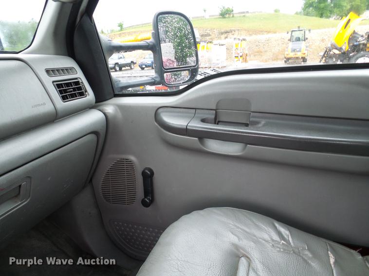 image for item DD8577 2002 Ford F550 Super Duty bucket truck