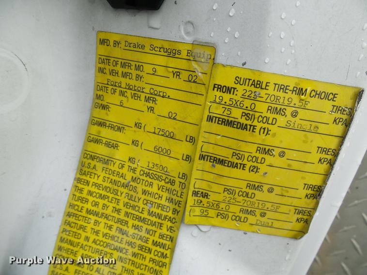 image for item DD8577 2002 Ford F550 Super Duty bucket truck