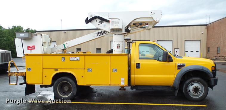 image for item DD8578 2009 Ford F550 Super Duty bucket truck