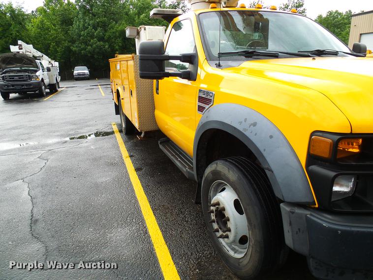 image for item DD8578 2009 Ford F550 Super Duty bucket truck