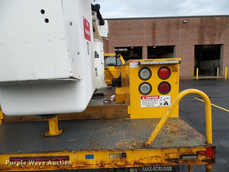 image for item DD8578 2009 Ford F550 Super Duty bucket truck