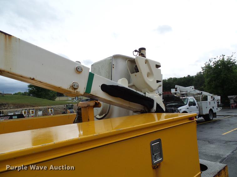 image for item DD8578 2009 Ford F550 Super Duty bucket truck