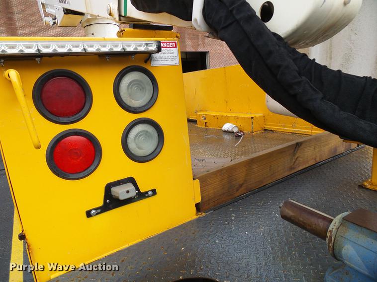 image for item DD8578 2009 Ford F550 Super Duty bucket truck