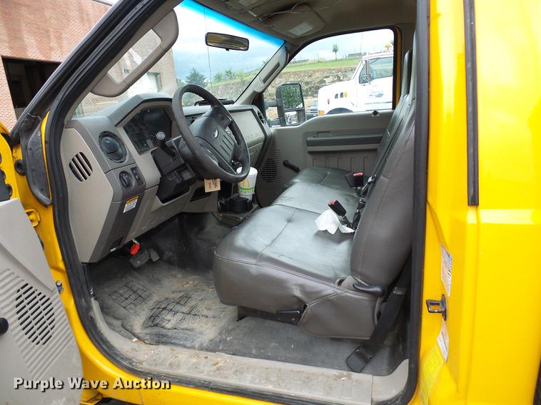 image for item DD8578 2009 Ford F550 Super Duty bucket truck