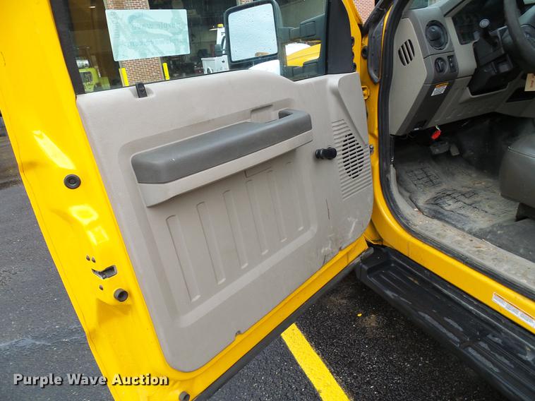 image for item DD8578 2009 Ford F550 Super Duty bucket truck