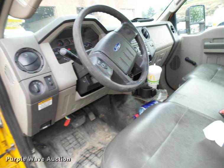 image for item DD8578 2009 Ford F550 Super Duty bucket truck