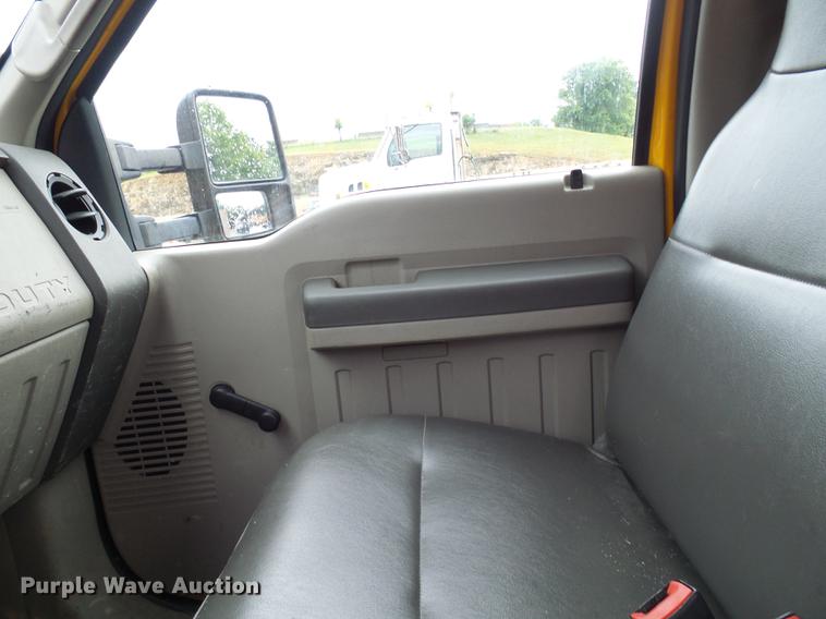 image for item DD8578 2009 Ford F550 Super Duty bucket truck