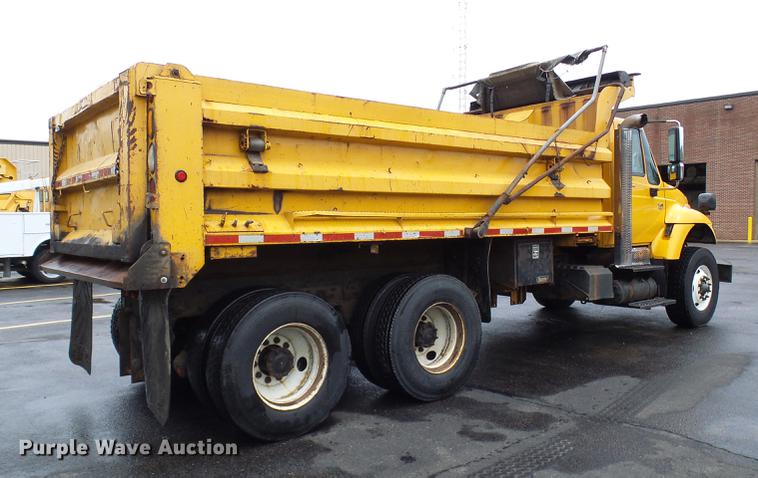image for item DD8579 2004 International 7400 dump truck
