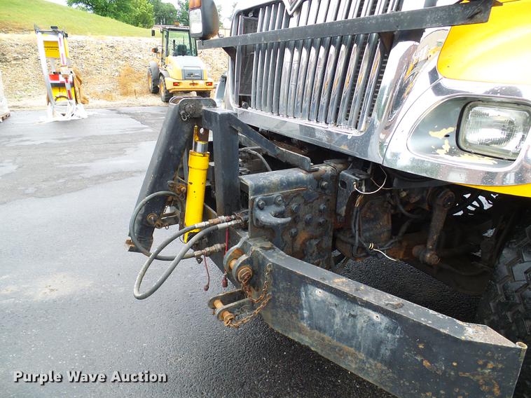 image for item DD8579 2004 International 7400 dump truck