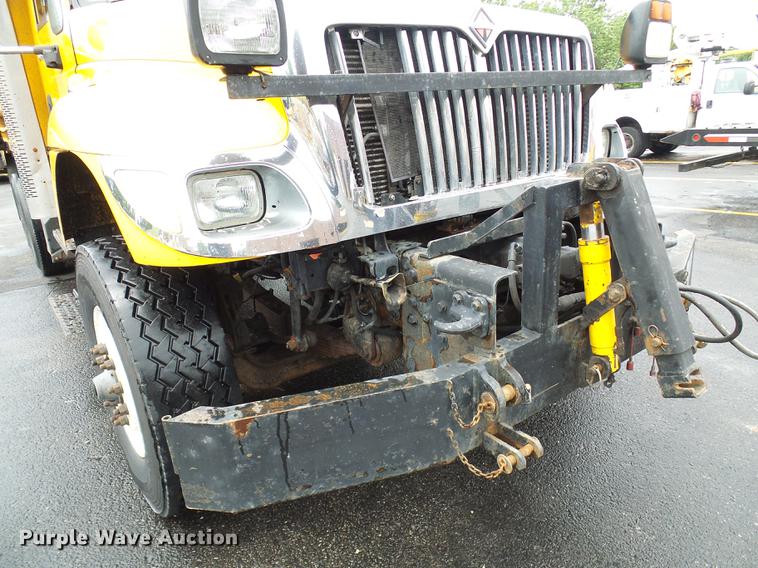 image for item DD8579 2004 International 7400 dump truck