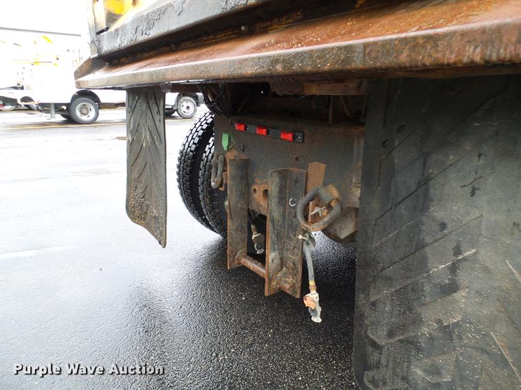 image for item DD8579 2004 International 7400 dump truck