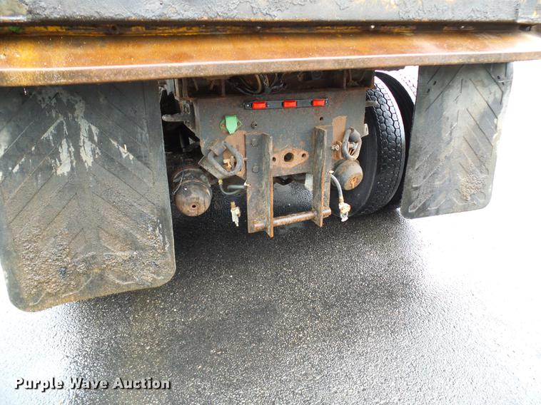 image for item DD8579 2004 International 7400 dump truck