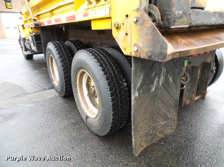 image for item DD8579 2004 International 7400 dump truck