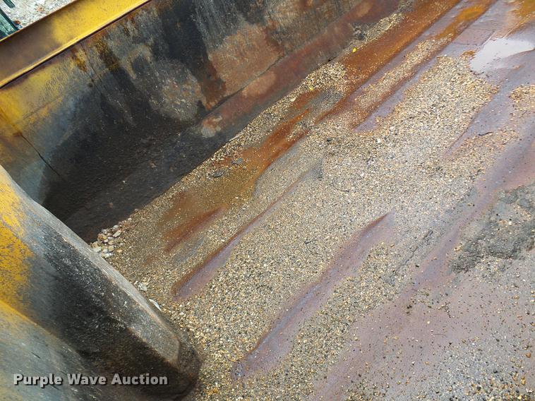 image for item DD8579 2004 International 7400 dump truck