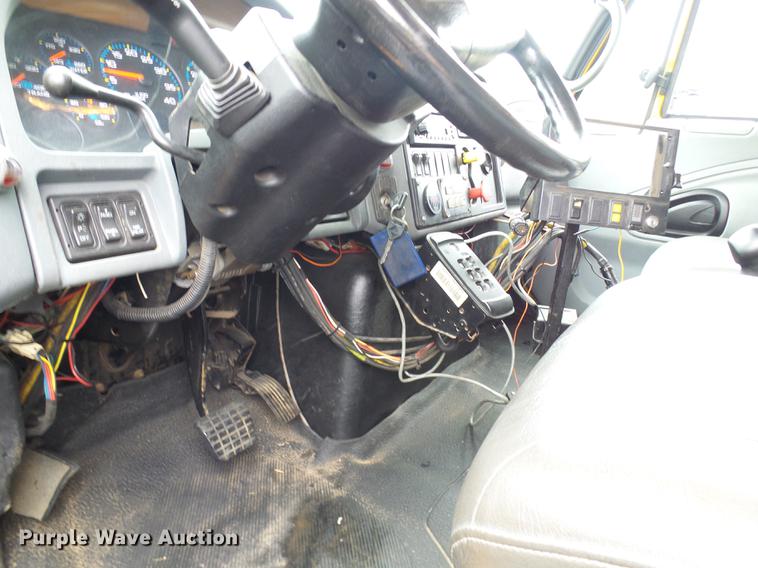 image for item DD8579 2004 International 7400 dump truck