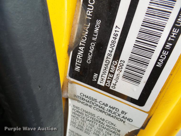 image for item DD8579 2004 International 7400 dump truck