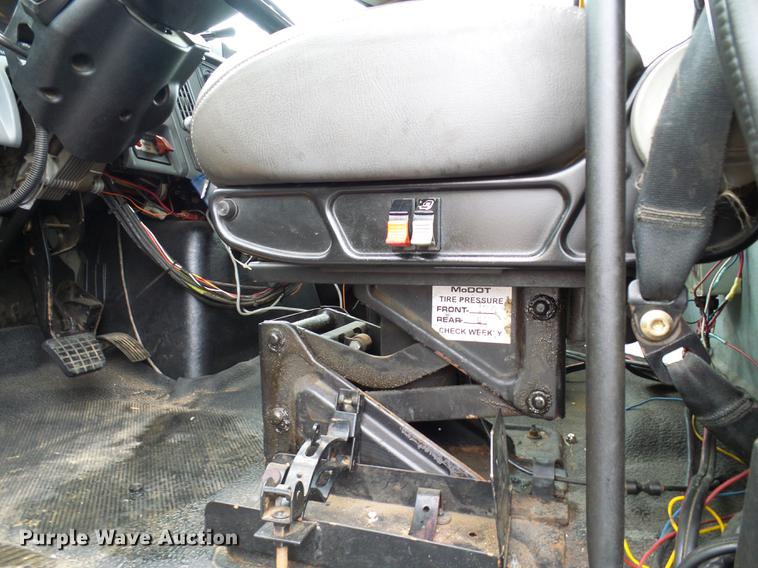 image for item DD8579 2004 International 7400 dump truck