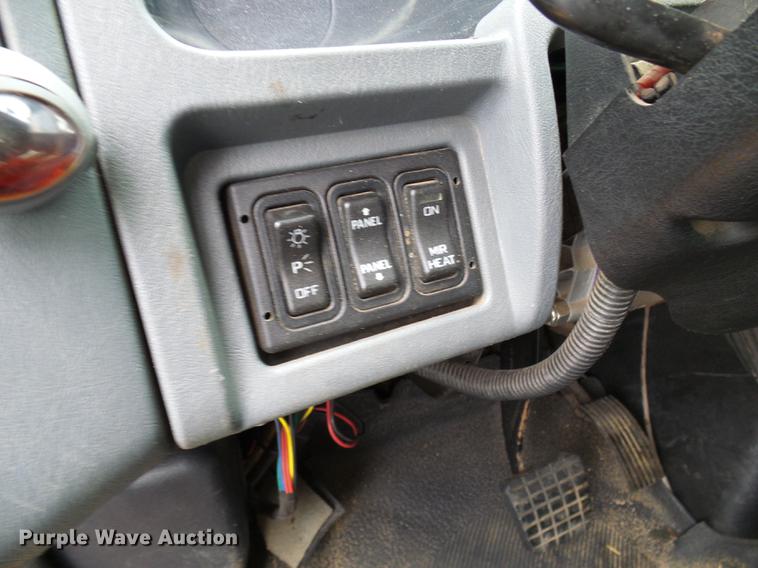 image for item DD8579 2004 International 7400 dump truck