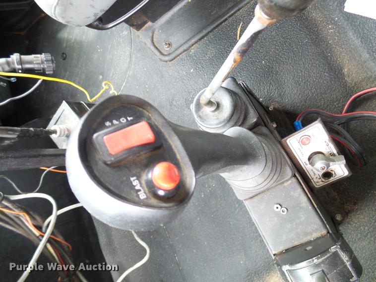 image for item DD8579 2004 International 7400 dump truck