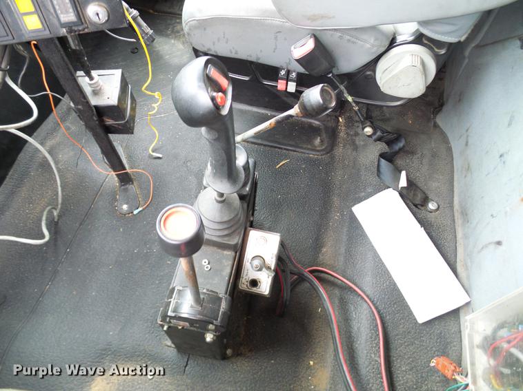 image for item DD8579 2004 International 7400 dump truck