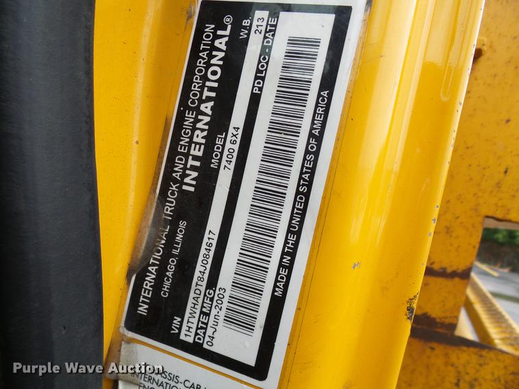 image for item DD8579 2004 International 7400 dump truck