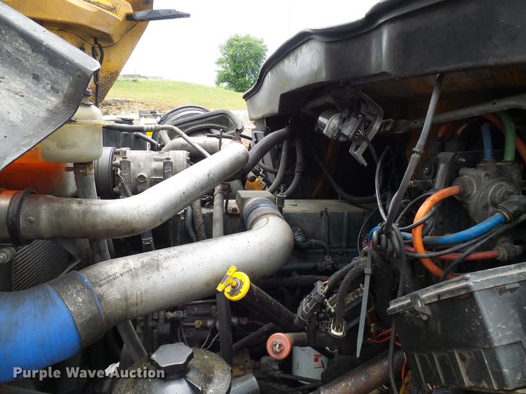 image for item DD8579 2004 International 7400 dump truck