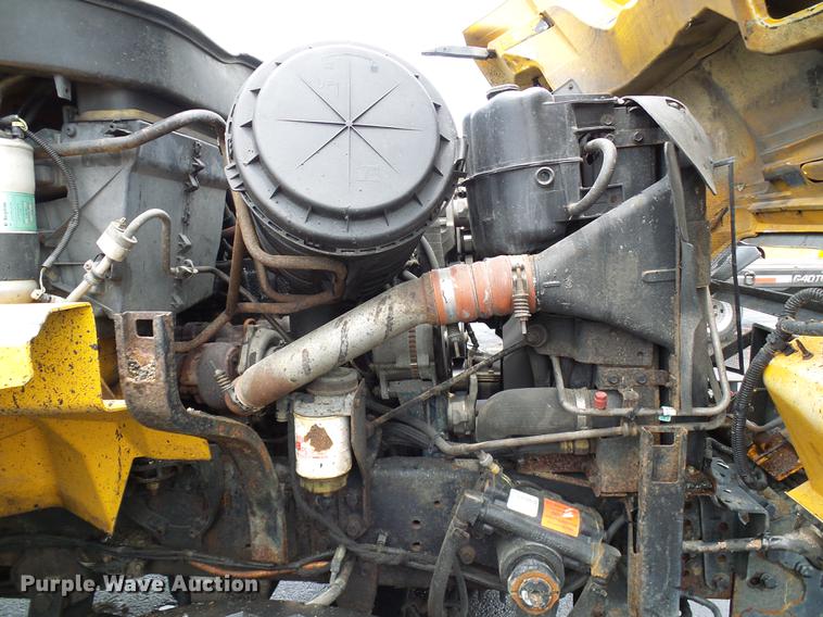 image for item DD8579 2004 International 7400 dump truck