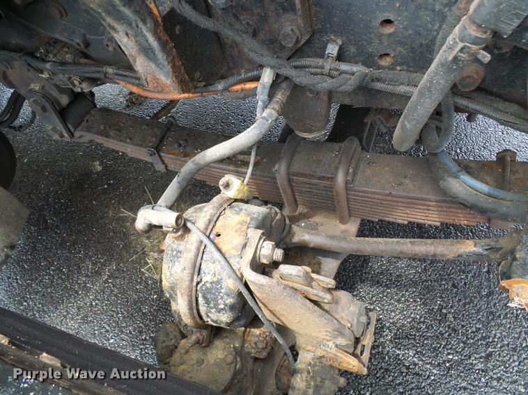 image for item DD8579 2004 International 7400 dump truck