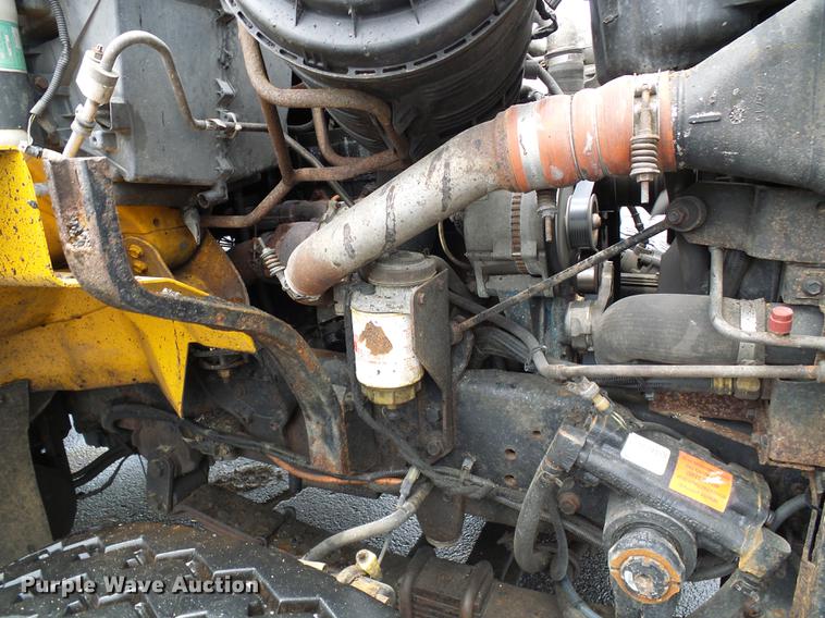 image for item DD8579 2004 International 7400 dump truck