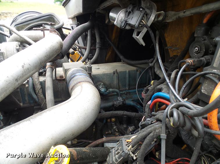 image for item DD8579 2004 International 7400 dump truck