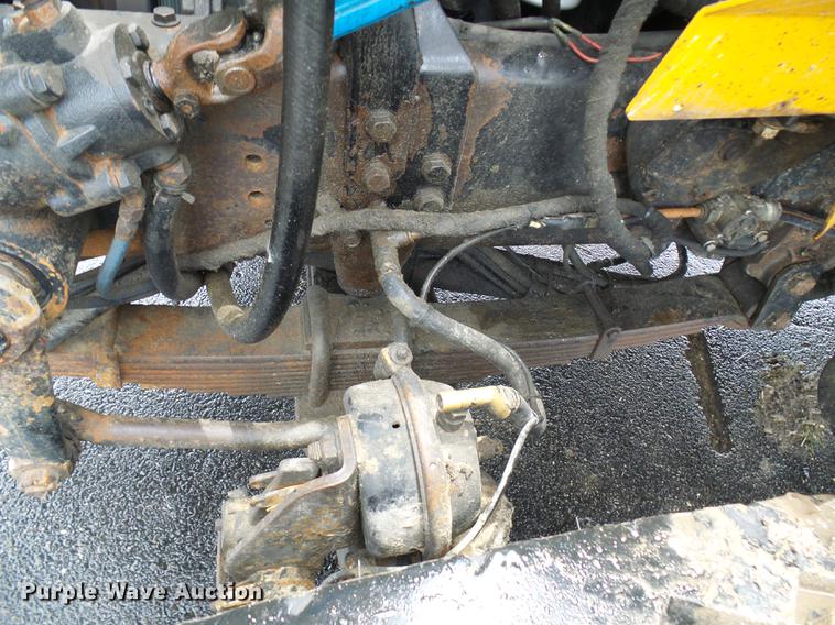 image for item DD8579 2004 International 7400 dump truck