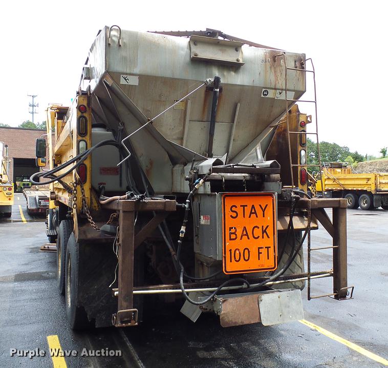 image for item DD8580 2002 International 7400 dump truck