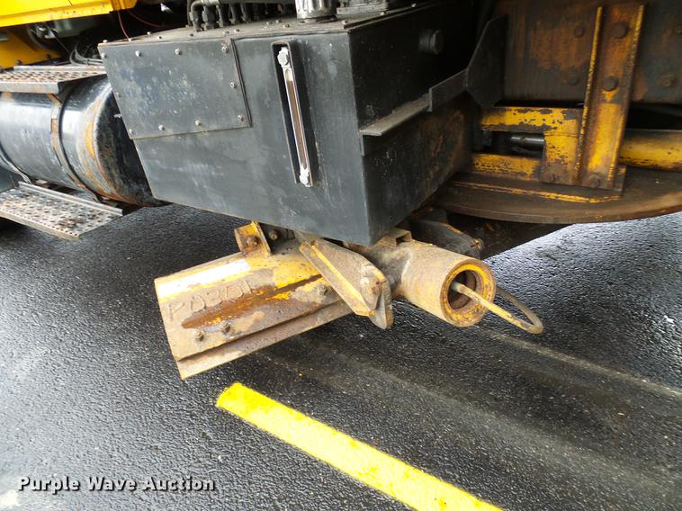 image for item DD8580 2002 International 7400 dump truck