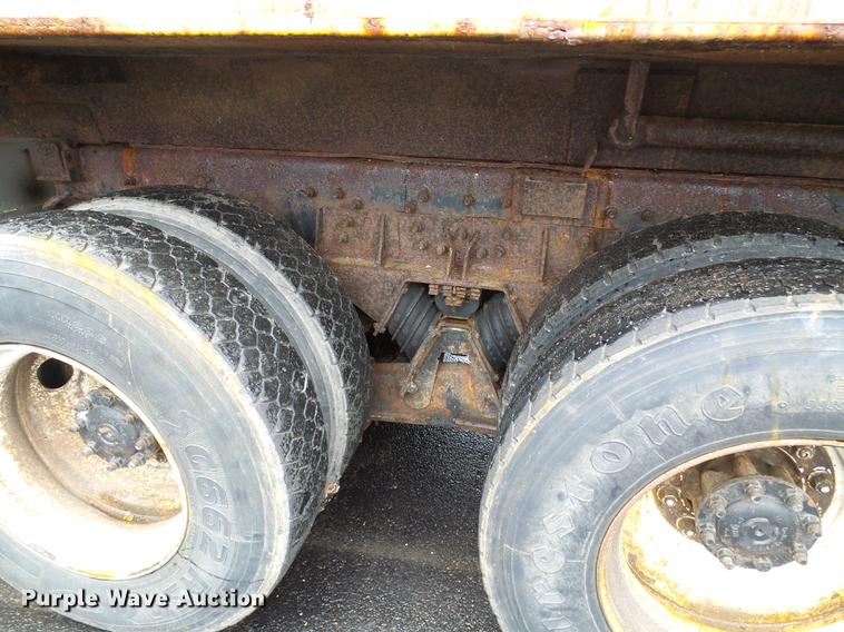 image for item DD8580 2002 International 7400 dump truck