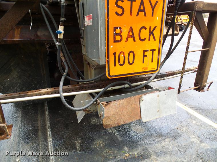 image for item DD8580 2002 International 7400 dump truck