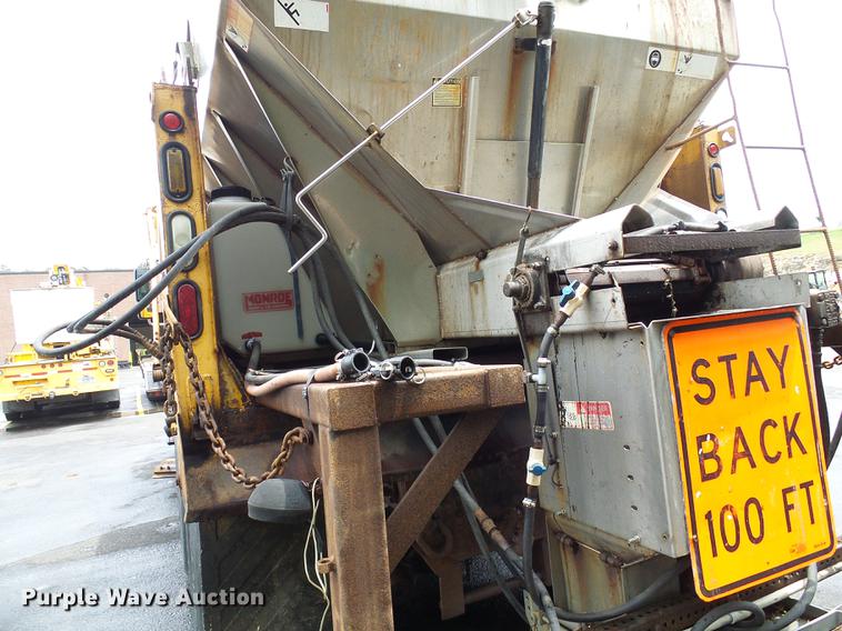 image for item DD8580 2002 International 7400 dump truck